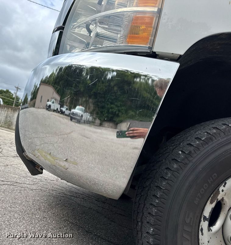 image for item DW3425 2007 Chevrolet Silverado 2500HD utility bed pickup truck