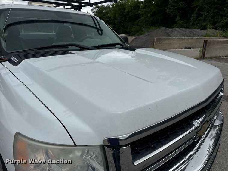 image for item DW3425 2007 Chevrolet Silverado 2500HD utility bed pickup truck