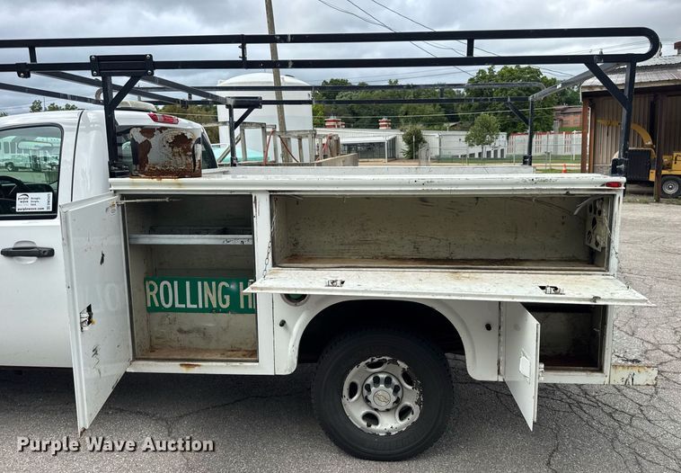 image for item DW3425 2007 Chevrolet Silverado 2500HD utility bed pickup truck