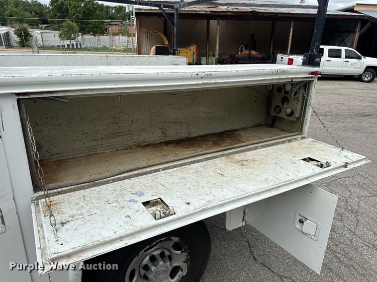 image for item DW3425 2007 Chevrolet Silverado 2500HD utility bed pickup truck