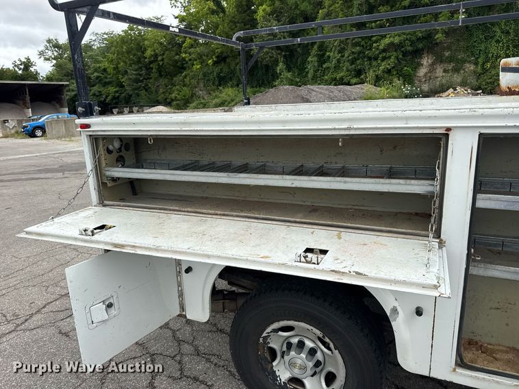 image for item DW3425 2007 Chevrolet Silverado 2500HD utility bed pickup truck