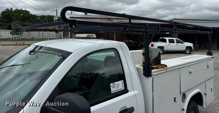 image for item DW3425 2007 Chevrolet Silverado 2500HD utility bed pickup truck