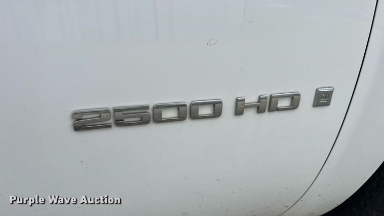 image for item DW3425 2007 Chevrolet Silverado 2500HD utility bed pickup truck