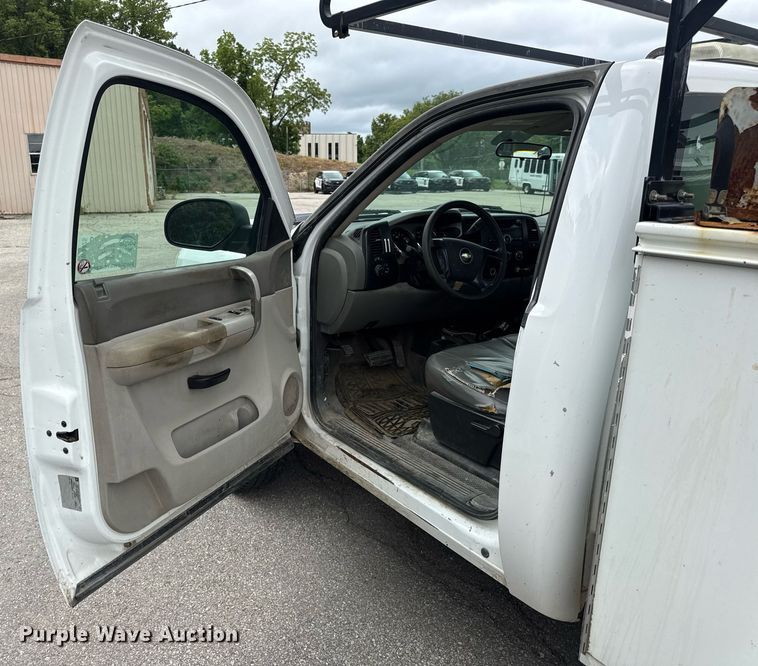 image for item DW3425 2007 Chevrolet Silverado 2500HD utility bed pickup truck