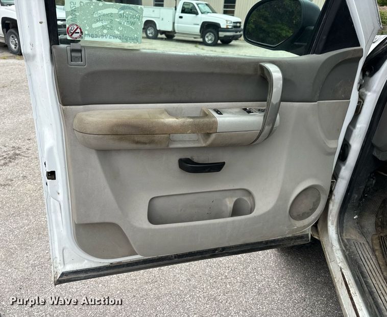 image for item DW3425 2007 Chevrolet Silverado 2500HD utility bed pickup truck