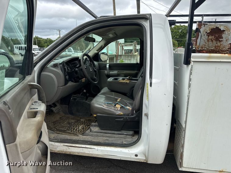 image for item DW3425 2007 Chevrolet Silverado 2500HD utility bed pickup truck