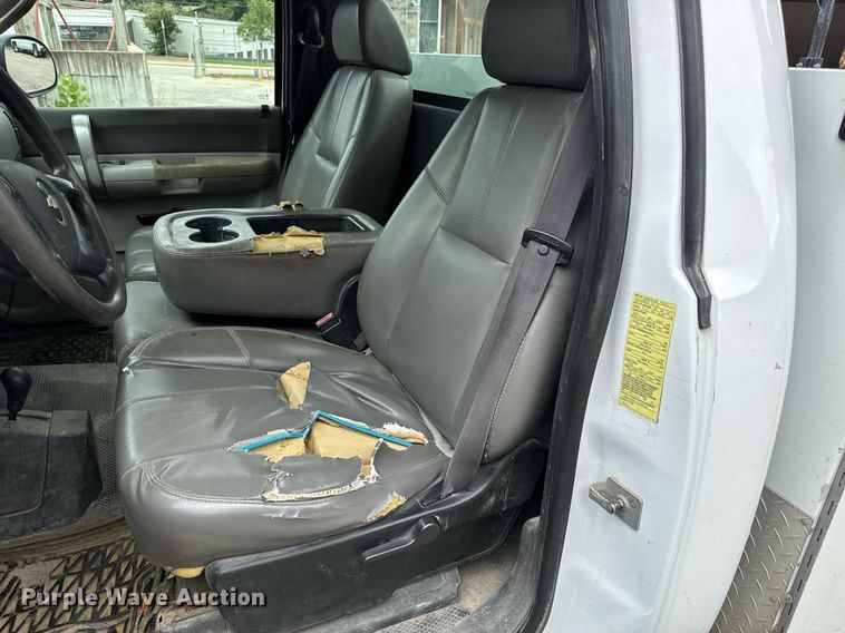 image for item DW3425 2007 Chevrolet Silverado 2500HD utility bed pickup truck