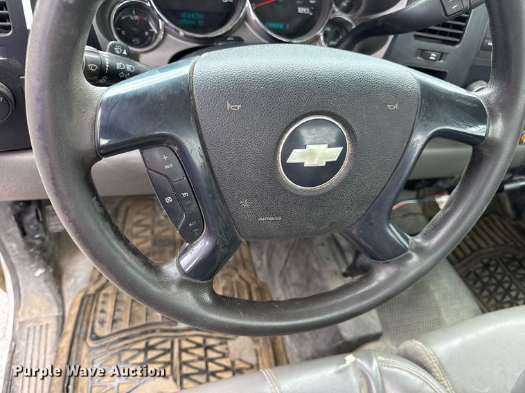 image for item DW3425 2007 Chevrolet Silverado 2500HD utility bed pickup truck