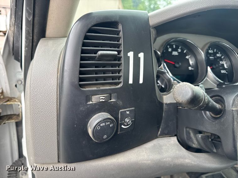 image for item DW3425 2007 Chevrolet Silverado 2500HD utility bed pickup truck