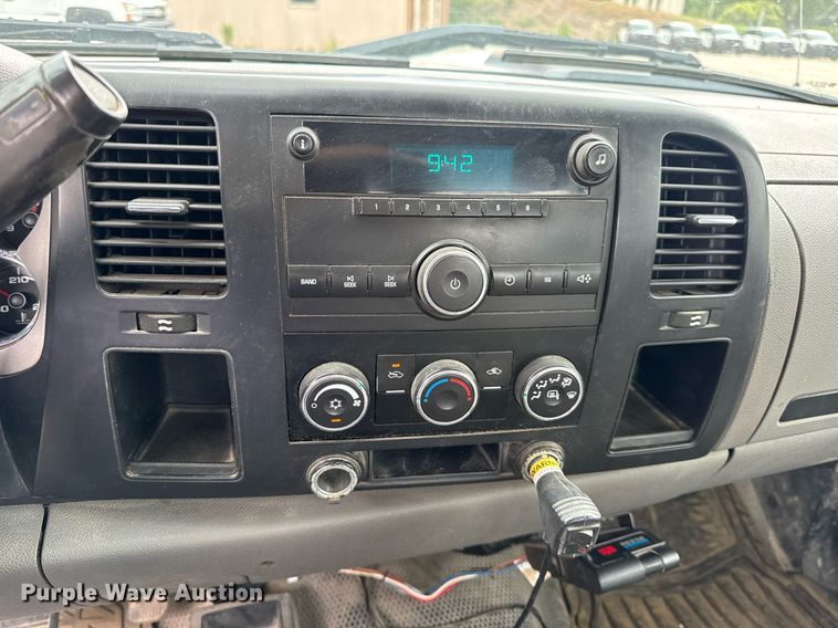 image for item DW3425 2007 Chevrolet Silverado 2500HD utility bed pickup truck