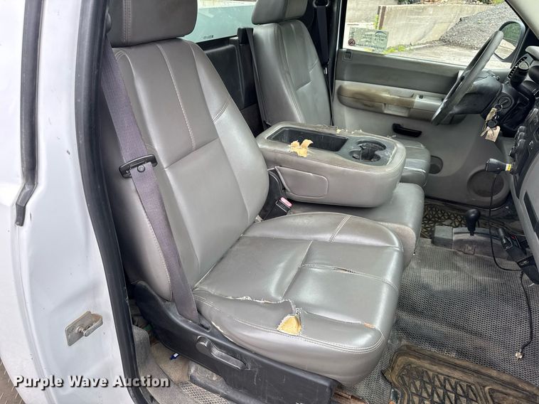 image for item DW3425 2007 Chevrolet Silverado 2500HD utility bed pickup truck