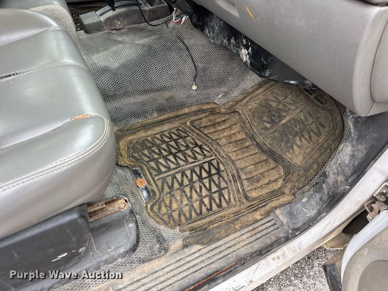 image for item DW3425 2007 Chevrolet Silverado 2500HD utility bed pickup truck