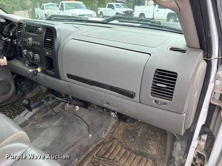 image for item DW3425 2007 Chevrolet Silverado 2500HD utility bed pickup truck