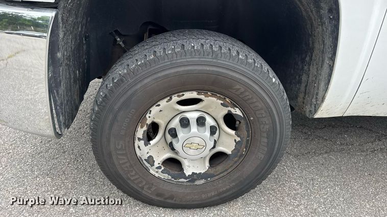 image for item DW3425 2007 Chevrolet Silverado 2500HD utility bed pickup truck