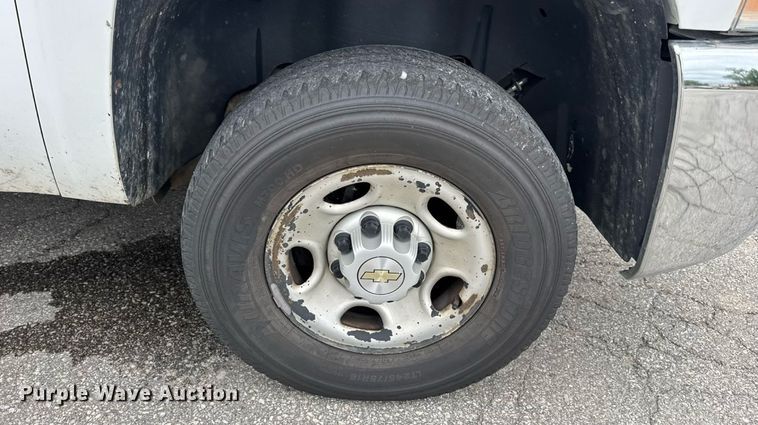 image for item DW3425 2007 Chevrolet Silverado 2500HD utility bed pickup truck