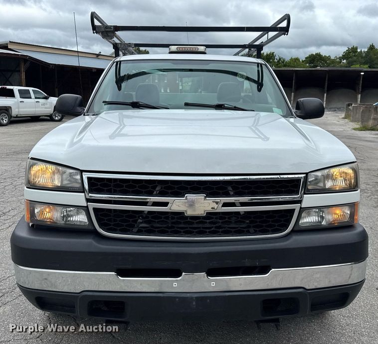 image for item DW3427 2006 Chevrolet Silverado 2500HD utility bed pickup truck
