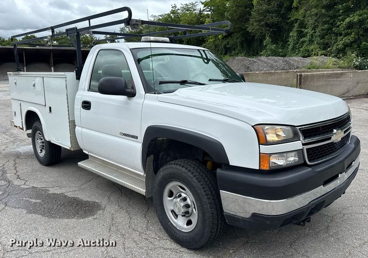 image for item DW3427 2006 Chevrolet Silverado 2500HD utility bed pickup truck