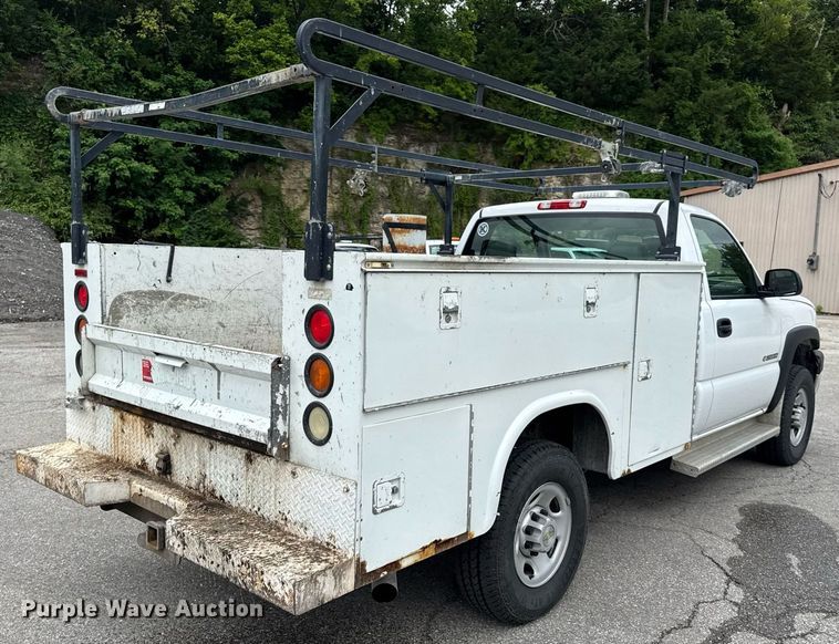 image for item DW3427 2006 Chevrolet Silverado 2500HD utility bed pickup truck