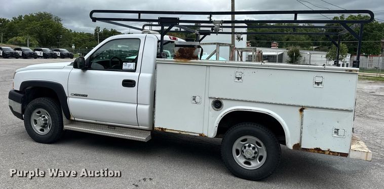 image for item DW3427 2006 Chevrolet Silverado 2500HD utility bed pickup truck
