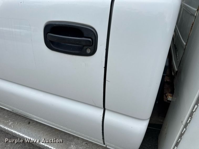 image for item DW3427 2006 Chevrolet Silverado 2500HD utility bed pickup truck