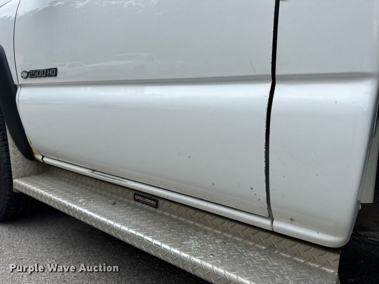 image for item DW3427 2006 Chevrolet Silverado 2500HD utility bed pickup truck