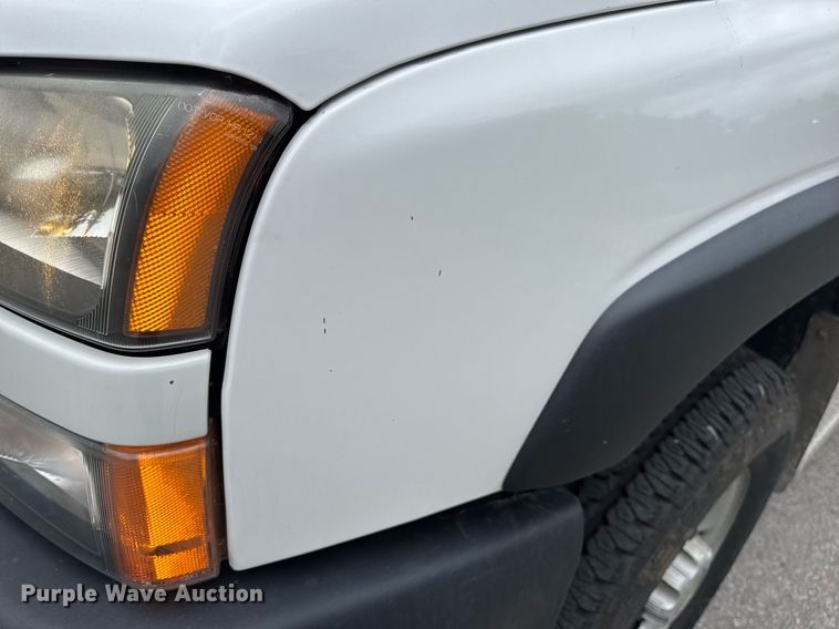 image for item DW3427 2006 Chevrolet Silverado 2500HD utility bed pickup truck