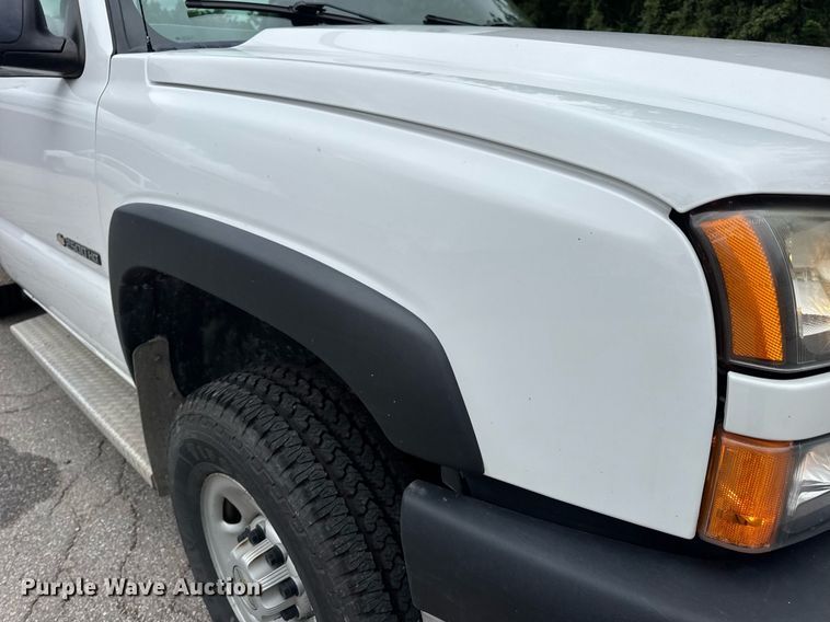 image for item DW3427 2006 Chevrolet Silverado 2500HD utility bed pickup truck