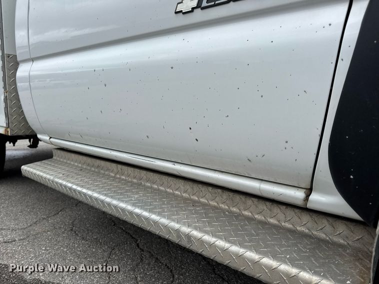 image for item DW3427 2006 Chevrolet Silverado 2500HD utility bed pickup truck