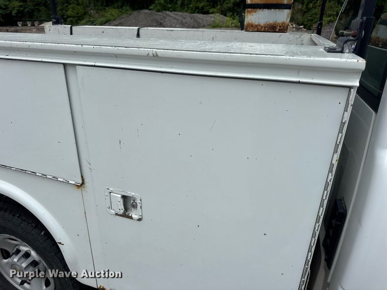 image for item DW3427 2006 Chevrolet Silverado 2500HD utility bed pickup truck