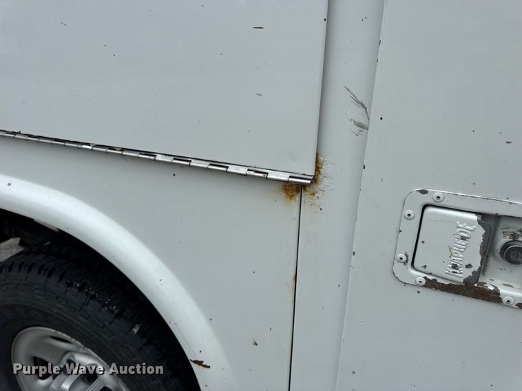 image for item DW3427 2006 Chevrolet Silverado 2500HD utility bed pickup truck