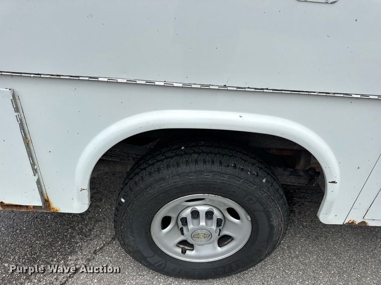 image for item DW3427 2006 Chevrolet Silverado 2500HD utility bed pickup truck