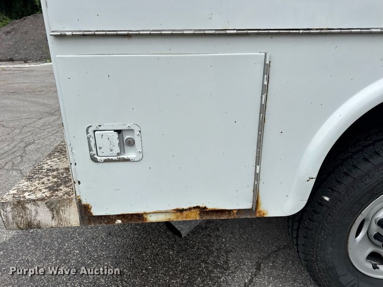 image for item DW3427 2006 Chevrolet Silverado 2500HD utility bed pickup truck