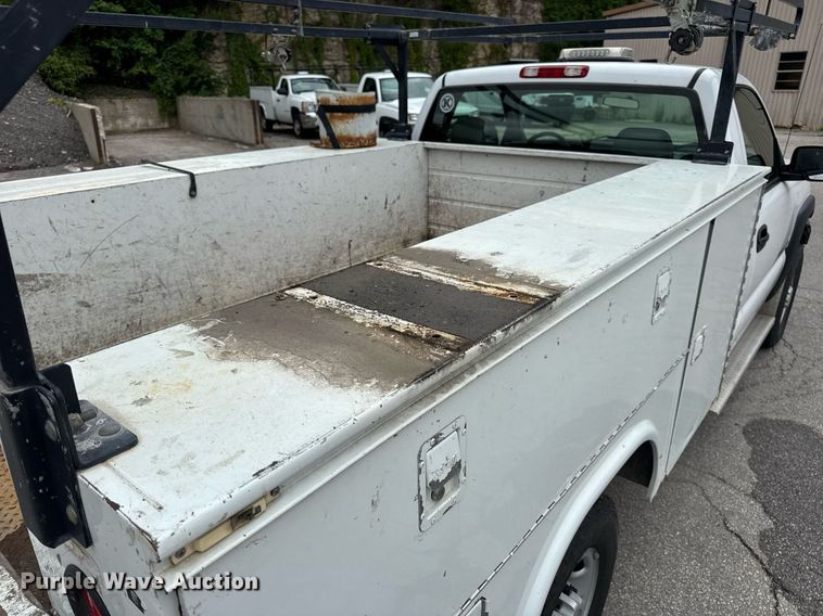 image for item DW3427 2006 Chevrolet Silverado 2500HD utility bed pickup truck