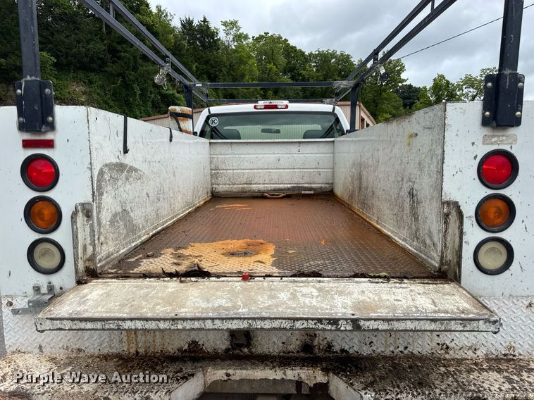 image for item DW3427 2006 Chevrolet Silverado 2500HD utility bed pickup truck