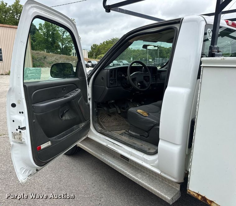 image for item DW3427 2006 Chevrolet Silverado 2500HD utility bed pickup truck