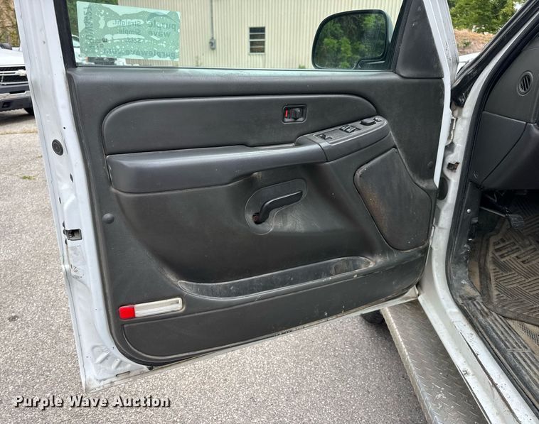 image for item DW3427 2006 Chevrolet Silverado 2500HD utility bed pickup truck