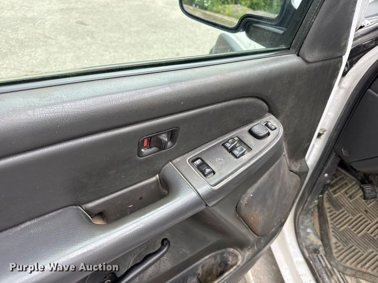 image for item DW3427 2006 Chevrolet Silverado 2500HD utility bed pickup truck