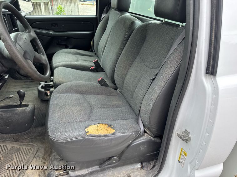 image for item DW3427 2006 Chevrolet Silverado 2500HD utility bed pickup truck