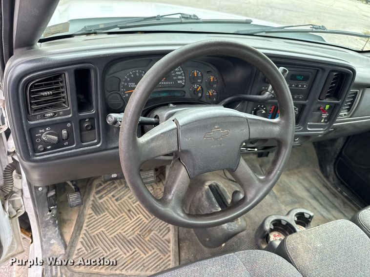 image for item DW3427 2006 Chevrolet Silverado 2500HD utility bed pickup truck