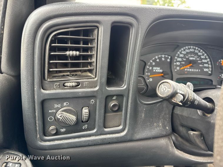 image for item DW3427 2006 Chevrolet Silverado 2500HD utility bed pickup truck