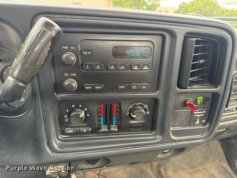 image for item DW3427 2006 Chevrolet Silverado 2500HD utility bed pickup truck