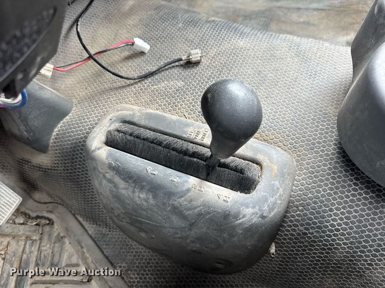 image for item DW3427 2006 Chevrolet Silverado 2500HD utility bed pickup truck