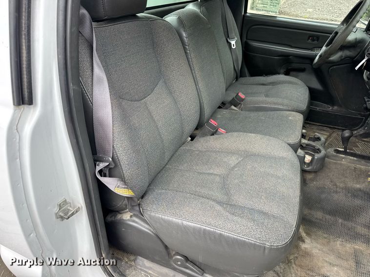 image for item DW3427 2006 Chevrolet Silverado 2500HD utility bed pickup truck