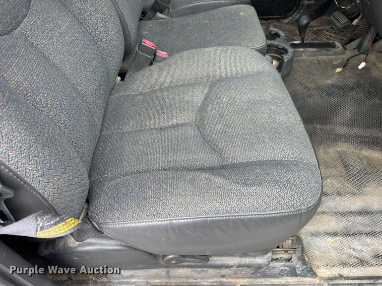 image for item DW3427 2006 Chevrolet Silverado 2500HD utility bed pickup truck