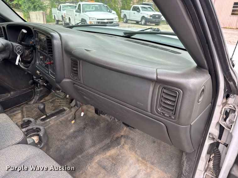 image for item DW3427 2006 Chevrolet Silverado 2500HD utility bed pickup truck