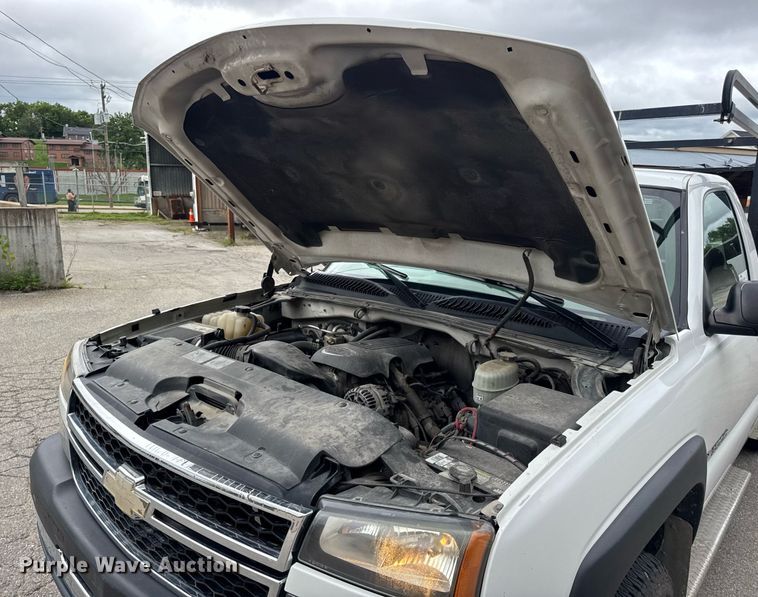 image for item DW3427 2006 Chevrolet Silverado 2500HD utility bed pickup truck