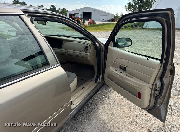 image for item DW3429 2008 Ford Crown Victoria Police Interceptor 