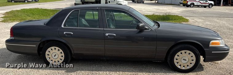 image for item DW3430 2004 Ford Crown Victoria Police Interceptor 