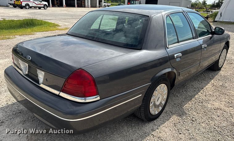image for item DW3430 2004 Ford Crown Victoria Police Interceptor 
