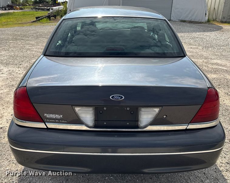 image for item DW3430 2004 Ford Crown Victoria Police Interceptor 